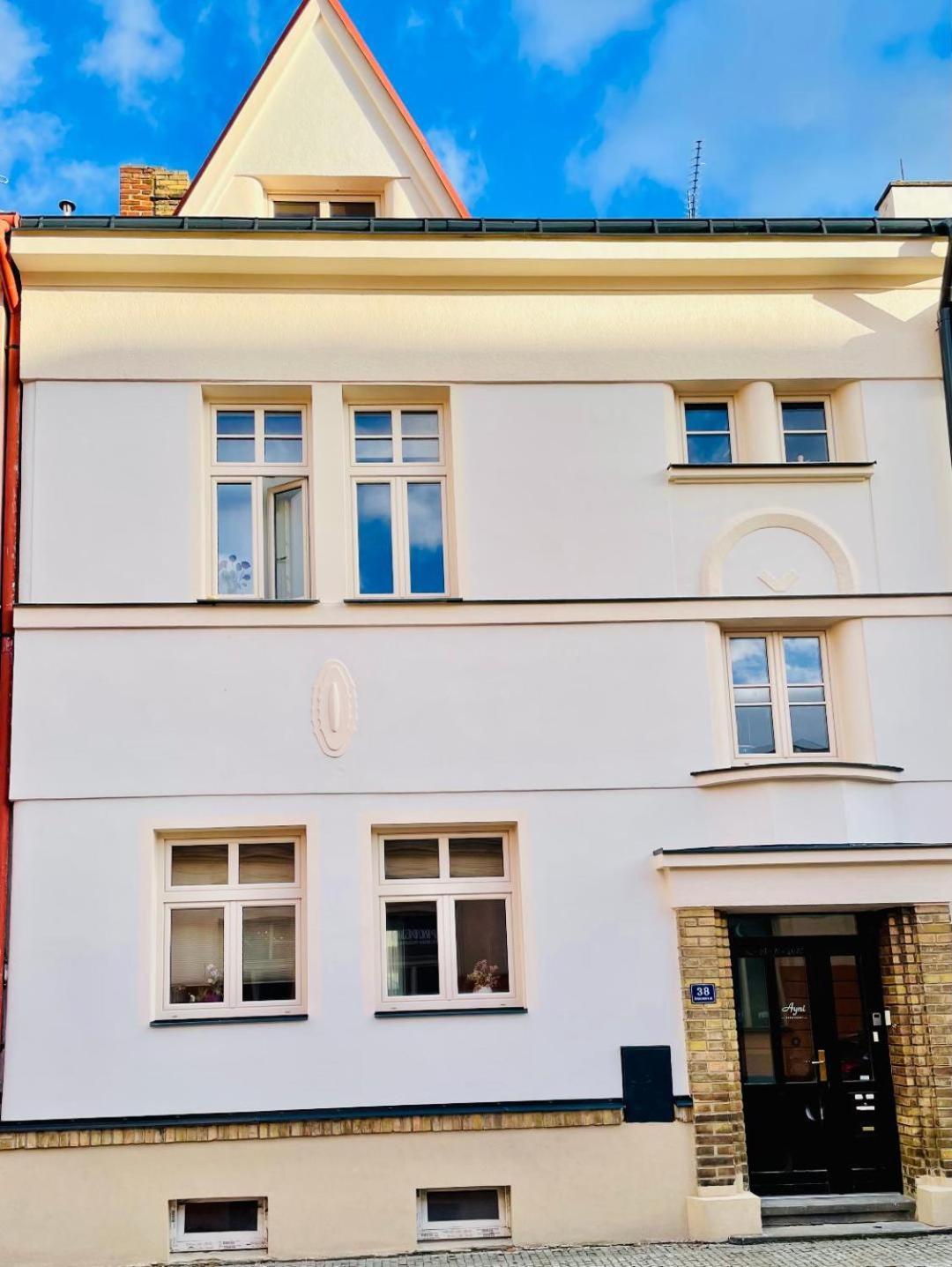 Ayni Apartman Semily Buitenkant foto